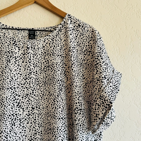 Emery Rose | black and white short sleeve blouse | XXL - Picture 2 of 4